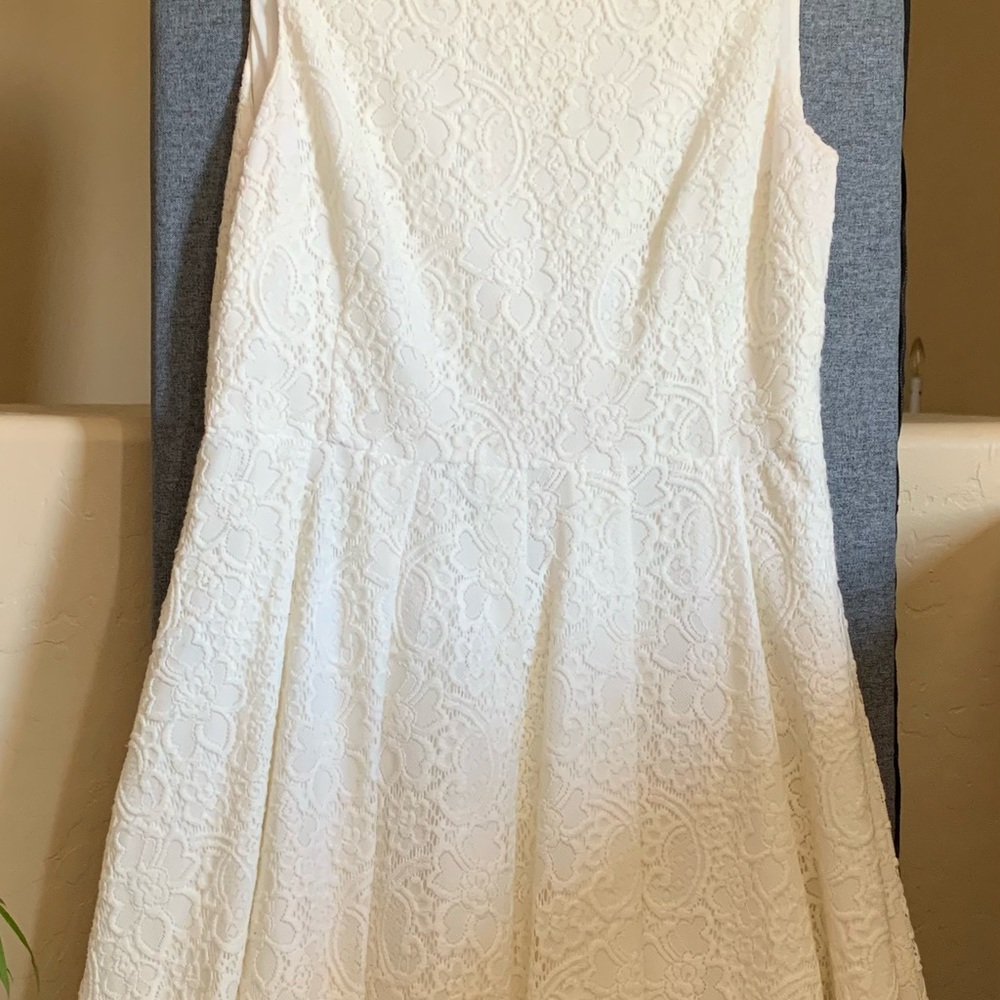 Jones New York Cream color lace cocktail dress.